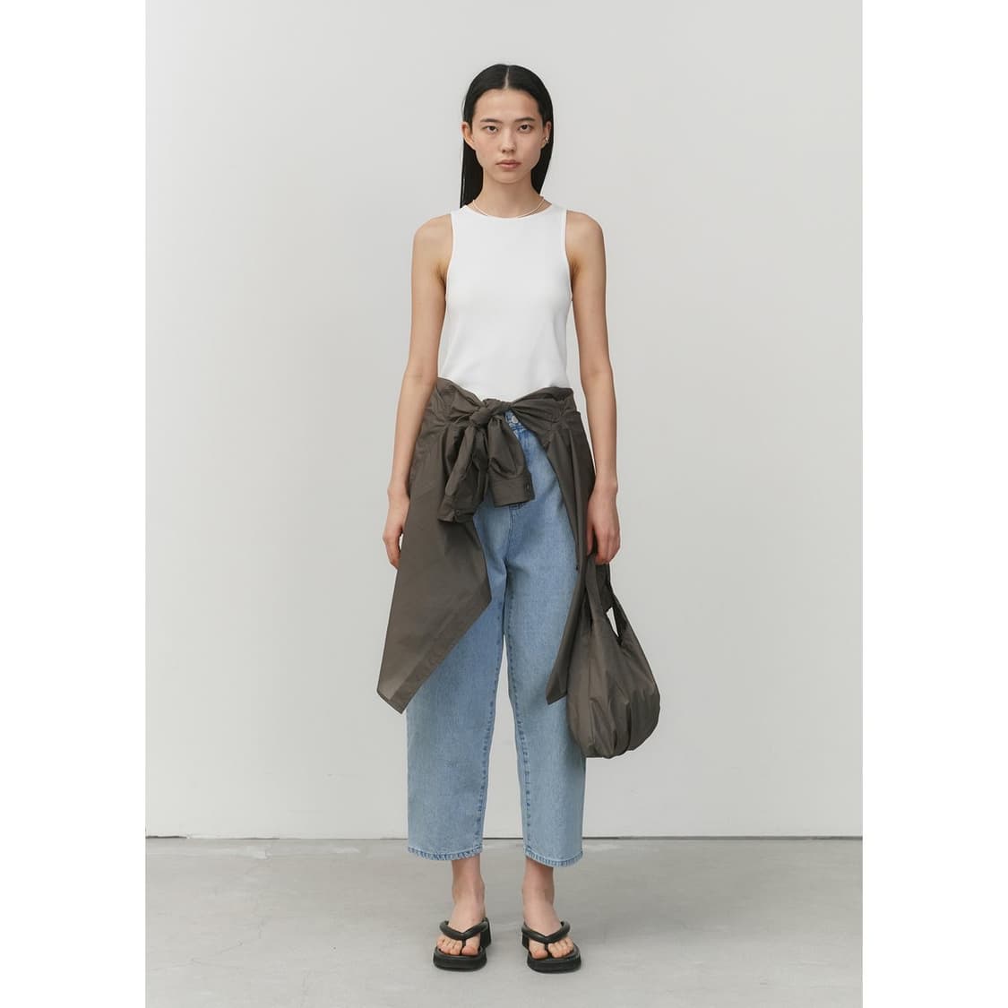 아모멘토 23ss 슬리브리스 나시 아이보리 상품이미지1