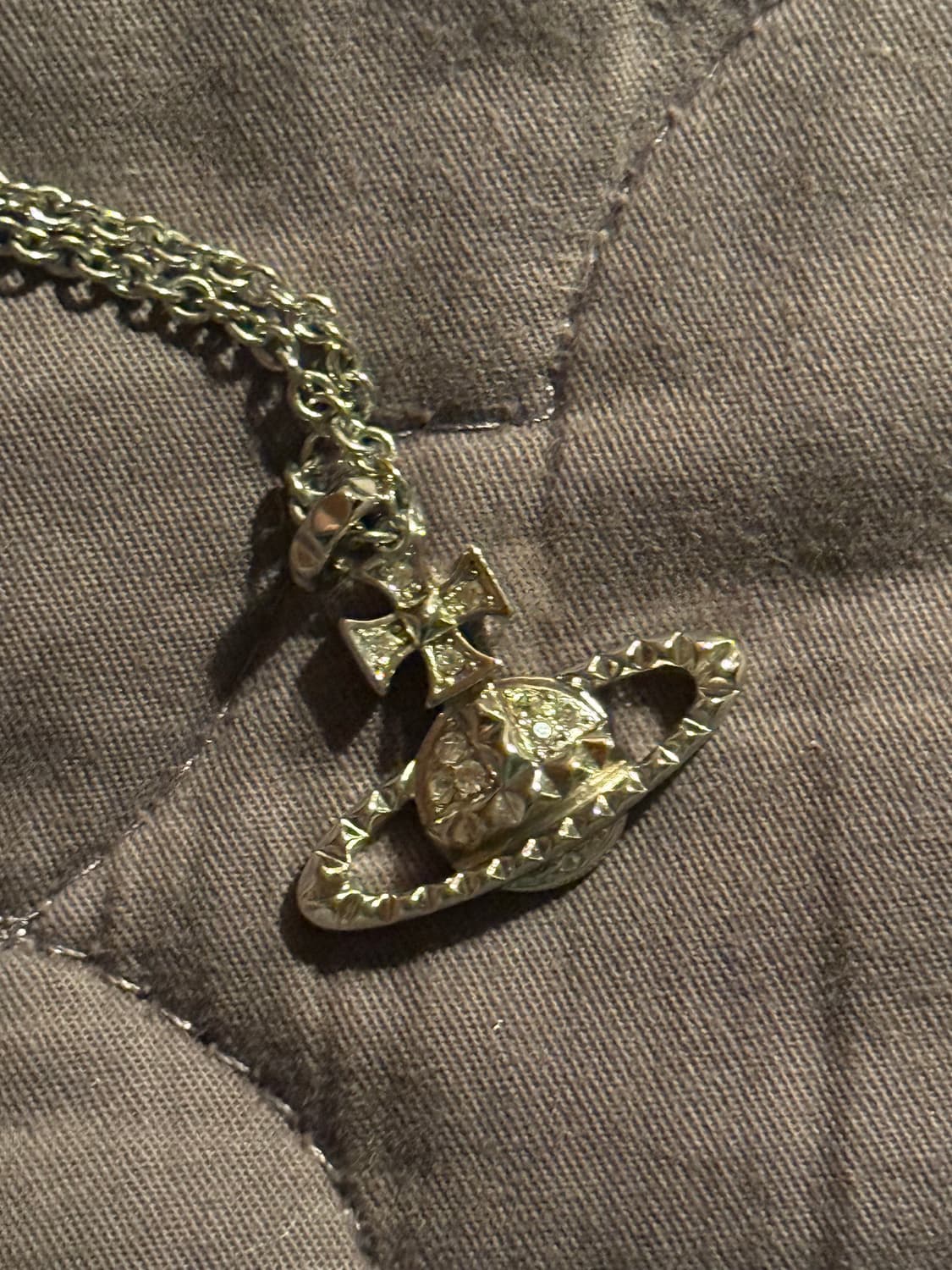 비비안웨스트우드 메이페어 바스 릴리프 펜던트 실버 상품이미지2