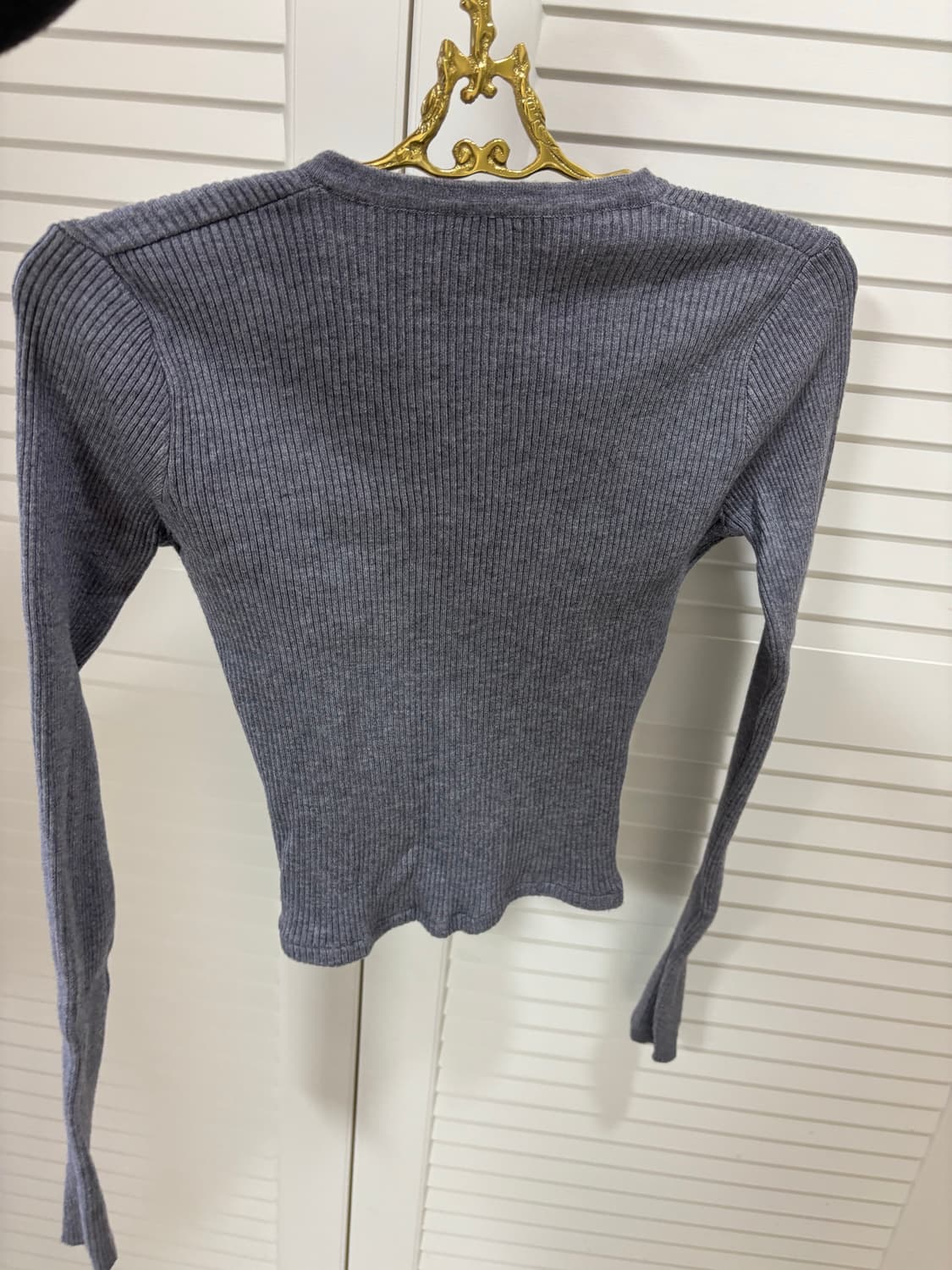 크롭 슬림 골지 브이넥 니트 그레이 니트티 상의 상품이미지3