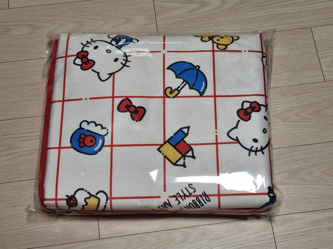 yes24/예스24 산리오 굿즈 헬로키티 망토 담요 상품이미지2