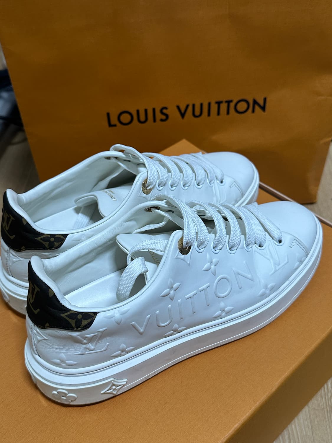 루이비통 타임아웃 스니커즈 37.5 상품이미지3