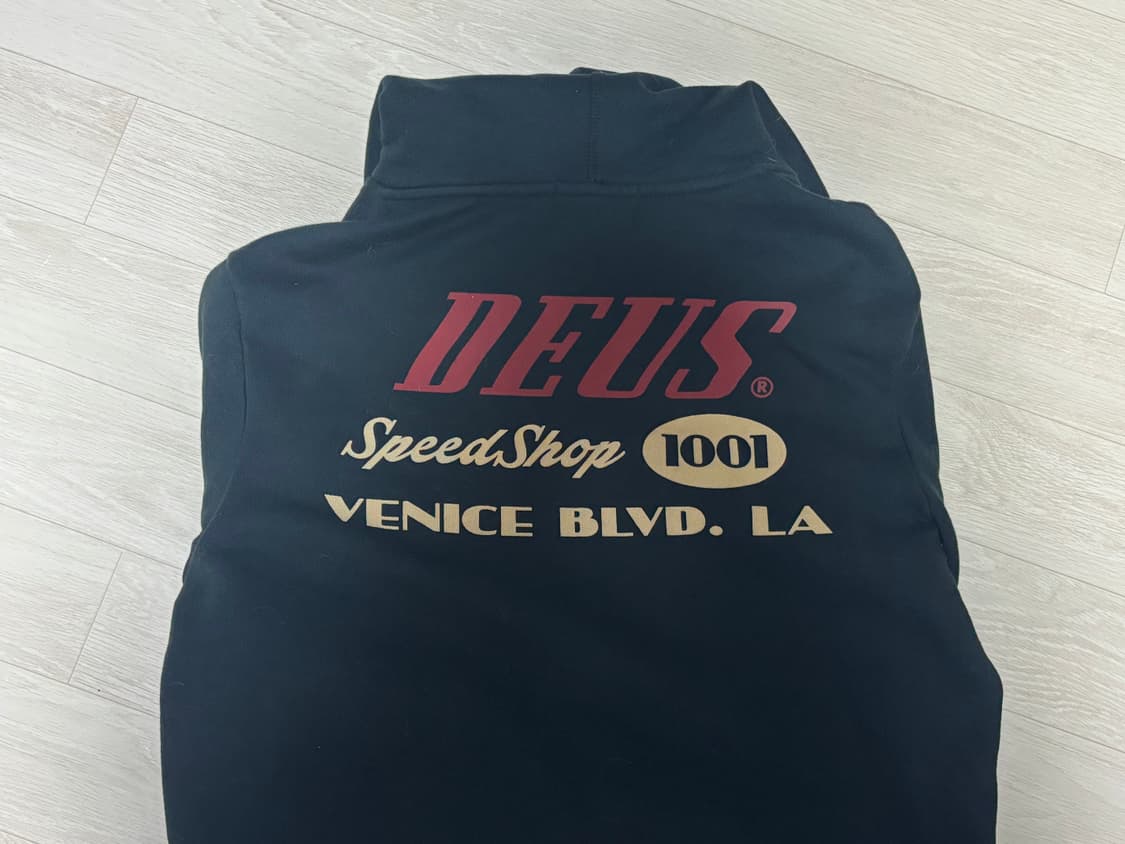 데우스 엑스 마키나 후드집업 상품이미지2