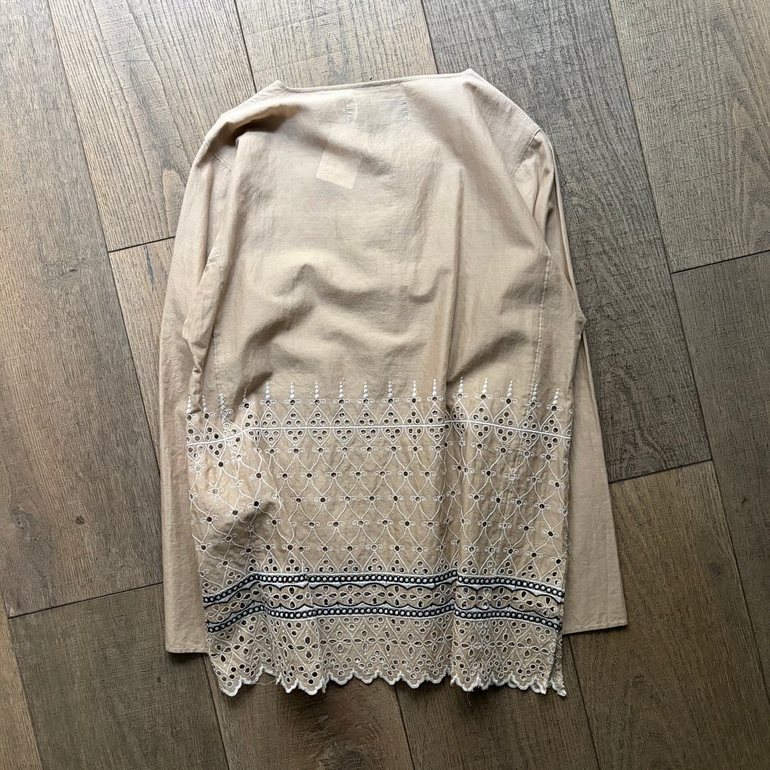 Punching Ethnic Closing Detail Blouse 상품이미지9