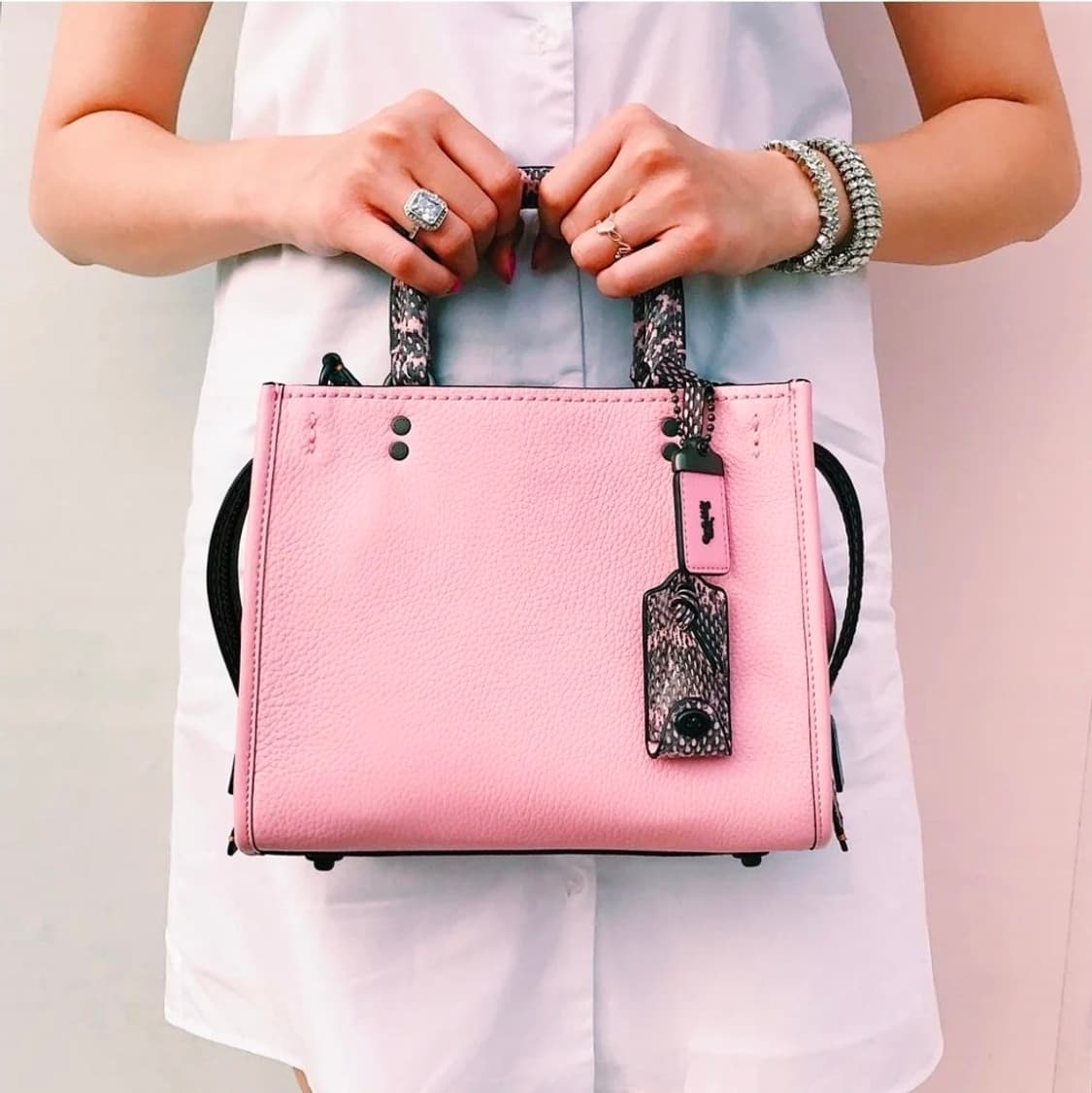 코치(Coach) 로그25 패블레더 위드 컬러블럭 스네이크 토트백 상품이미지1