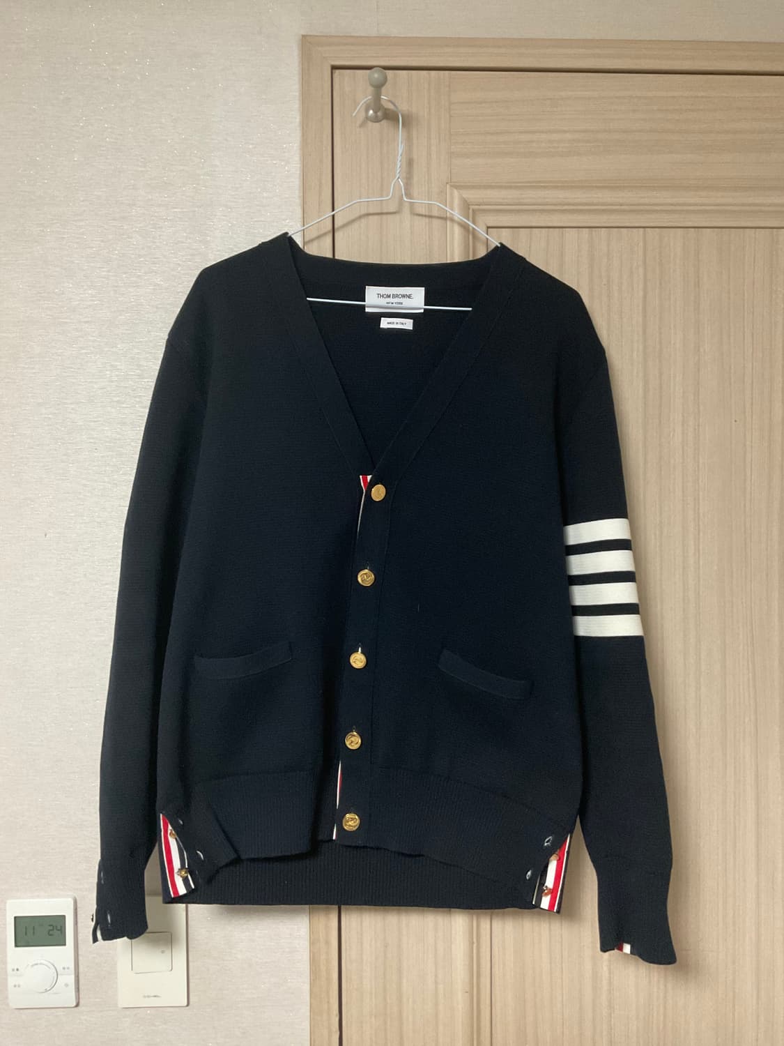 [새상품급/3] 톰브라운 밀라노스티치 금장 가디건 상품이미지1