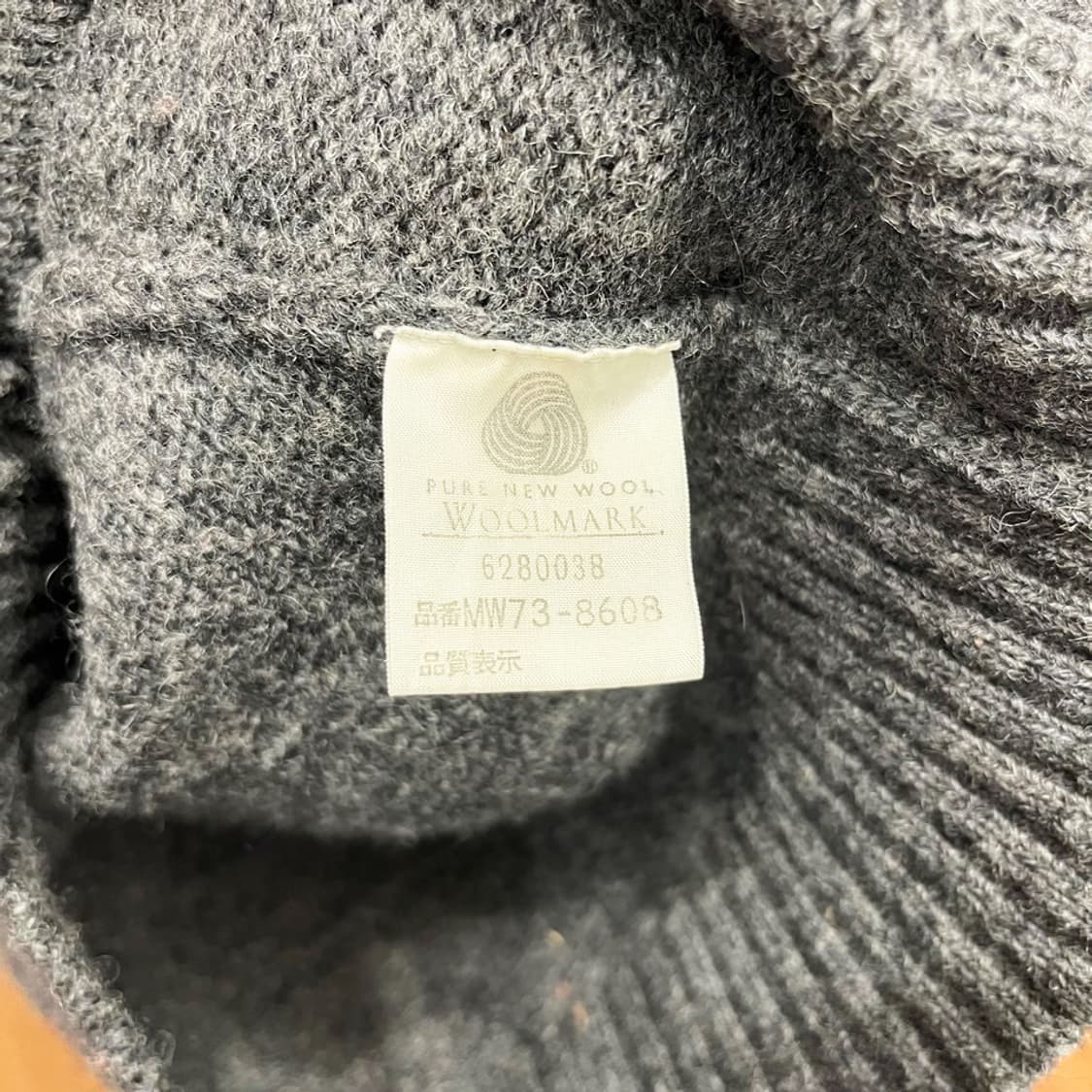 맥그리거 긴팔 니트 아가일 패턴 라운드넥 디테일 레귤러핏 다크 그레이 상품이미지7