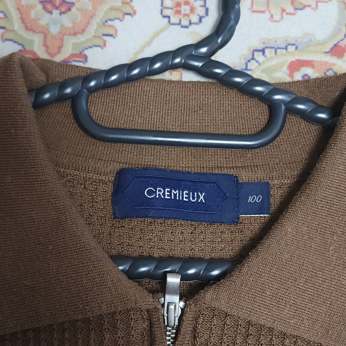 다니엘크레뮤 남성 니트 반팔카라티
100 상품이미지2