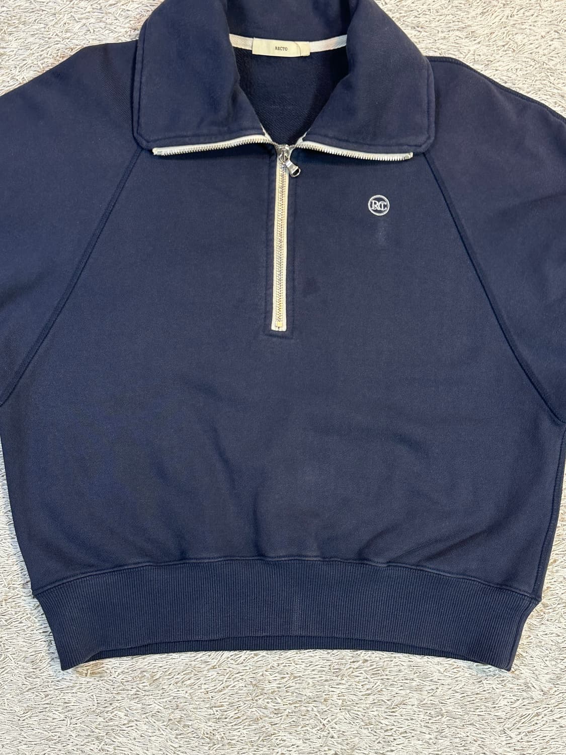 렉토 RECTO 시그니처 로고 하프 반집업 맨투맨 네이비 상품이미지4