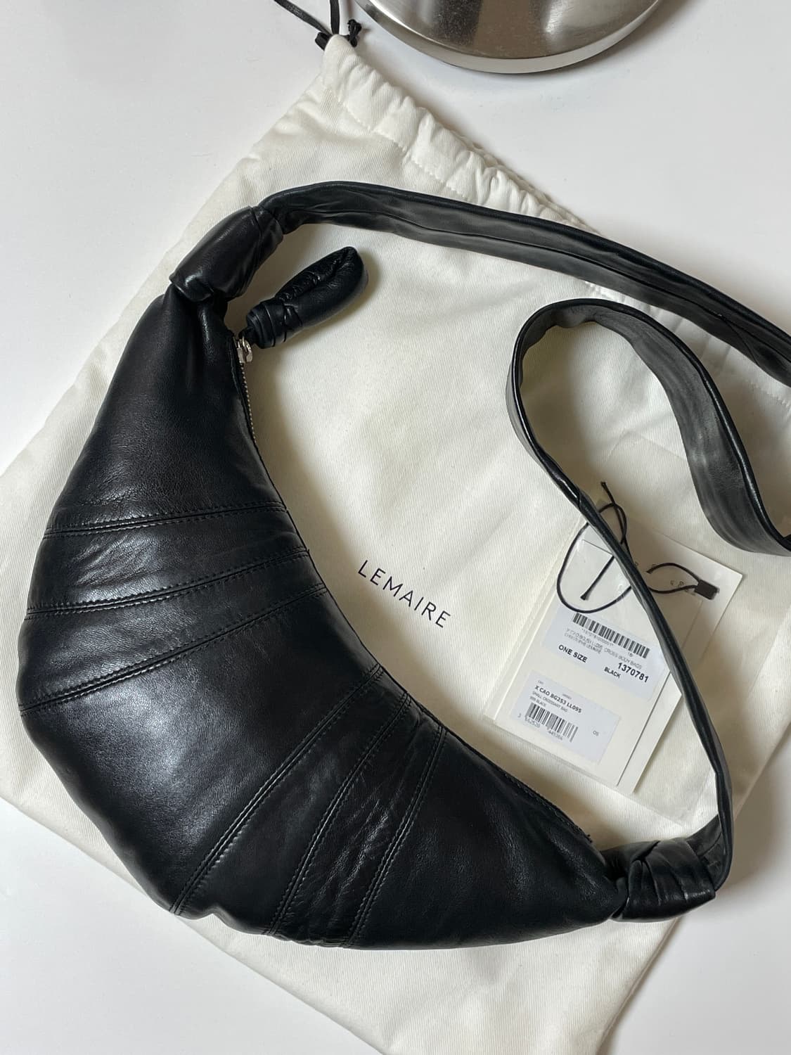 르메르 스몰 크루아상 백 소프트 나파 레더 블랙 상품이미지1