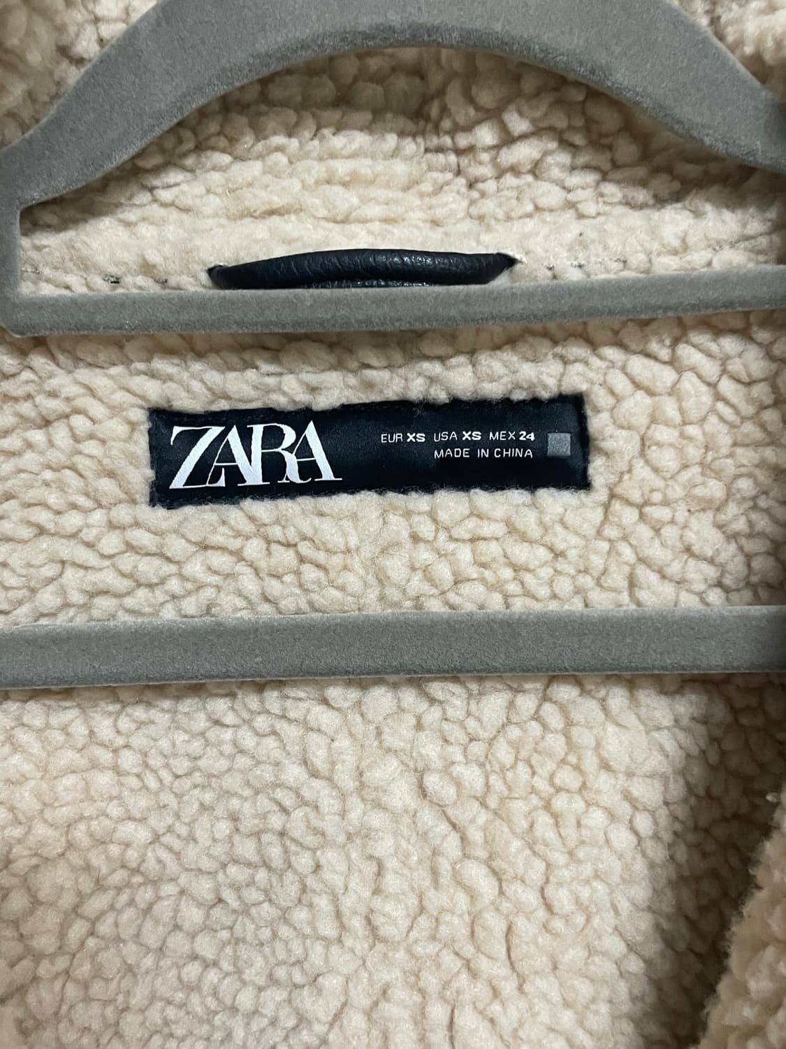 자라 숏무스탕 판매합니다 상품이미지7