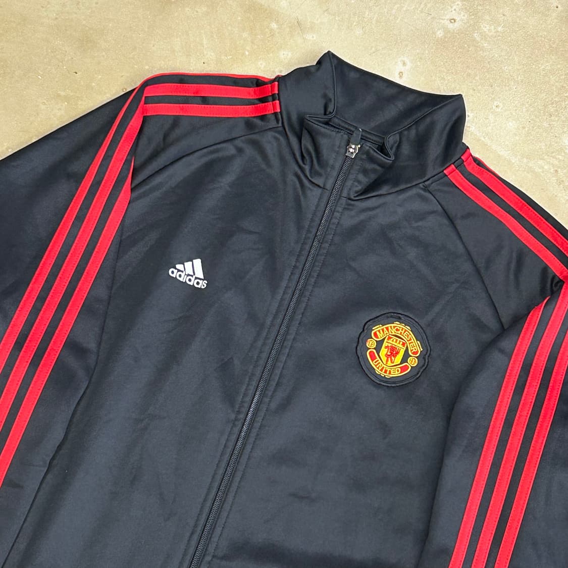 105 아디다스 맨체스터 유나이티드 블랙 트랙탑  상품이미지1