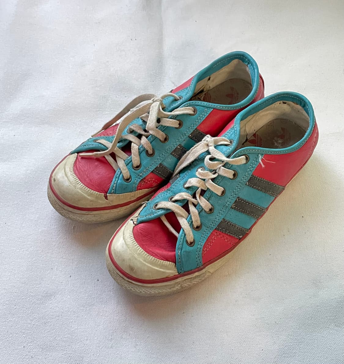 아디다스 오리지널스 빈티지 레더 스니커즈 / 레드 터키 블루 상품이미지1