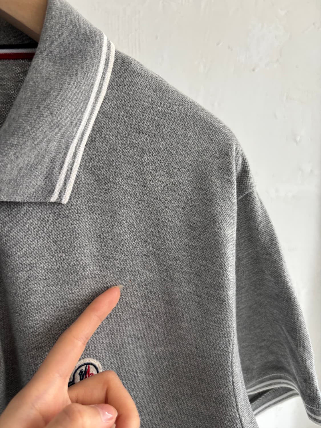 Moncler 몽클레르 그레이 카라 티셔츠 상품이미지5