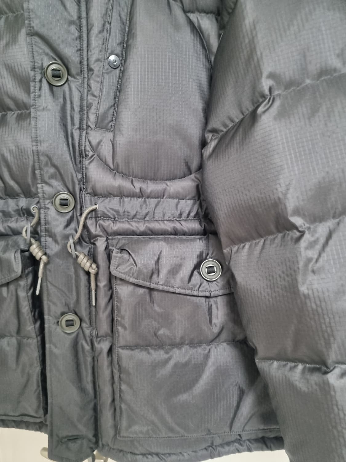 [50] 25FW 헨리코튼 FFC 왁스드 립스탑 다운 패딩 카라코람 블랙 상품이미지3