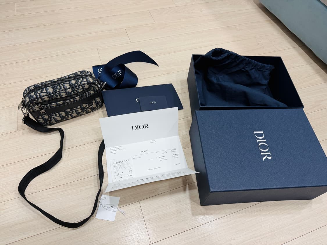 디올 사파리 미니백 팝니다 상품이미지1