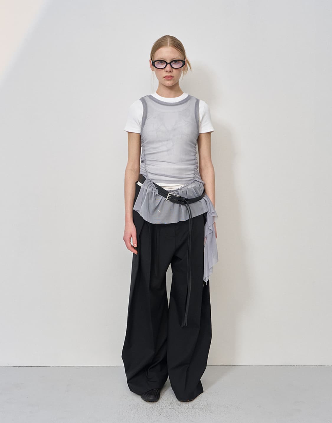 LCDC 메쉬 프릴 슬리브리스 탑 상품이미지1