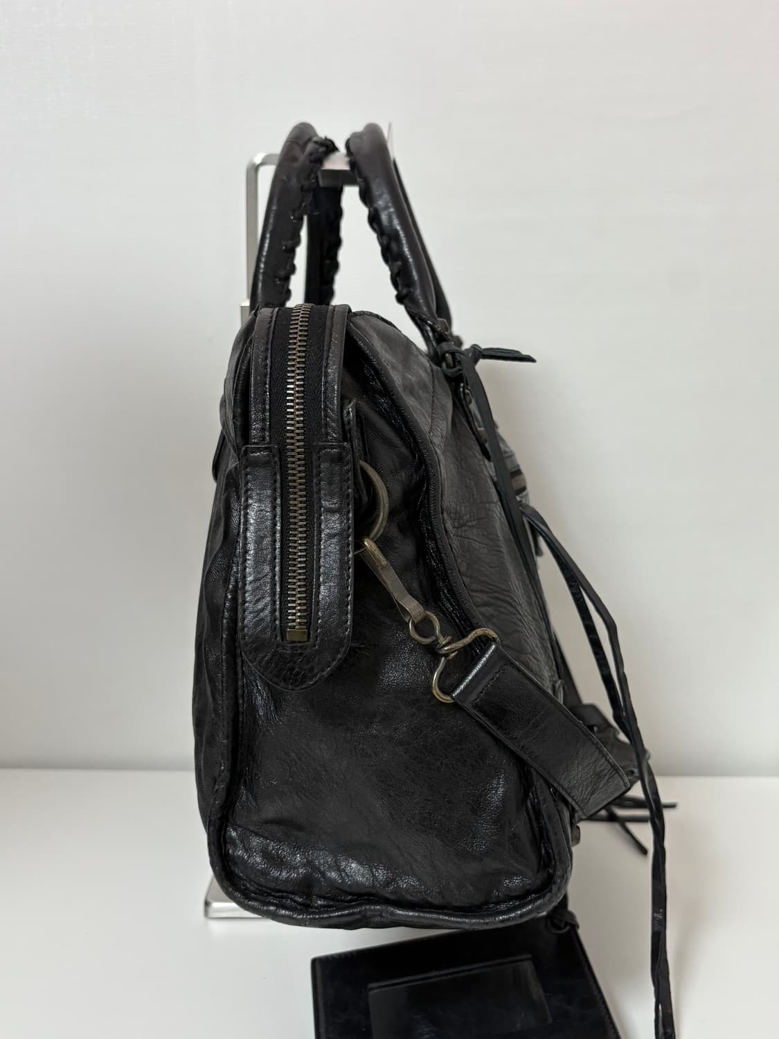 발렌시아가 시티 모터백 블랙 미디움 상품이미지2