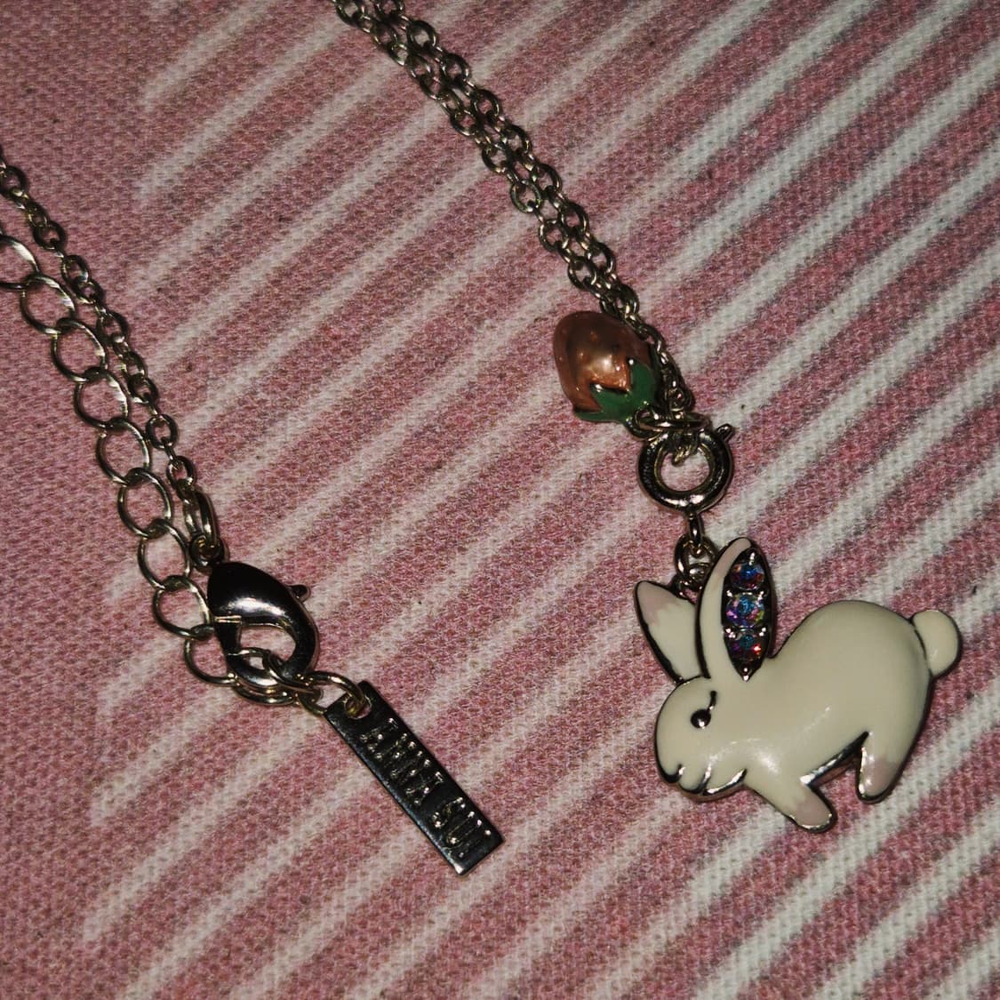 06s 안나수이 토끼&딸기 크리스탈 목걸이 상품이미지8