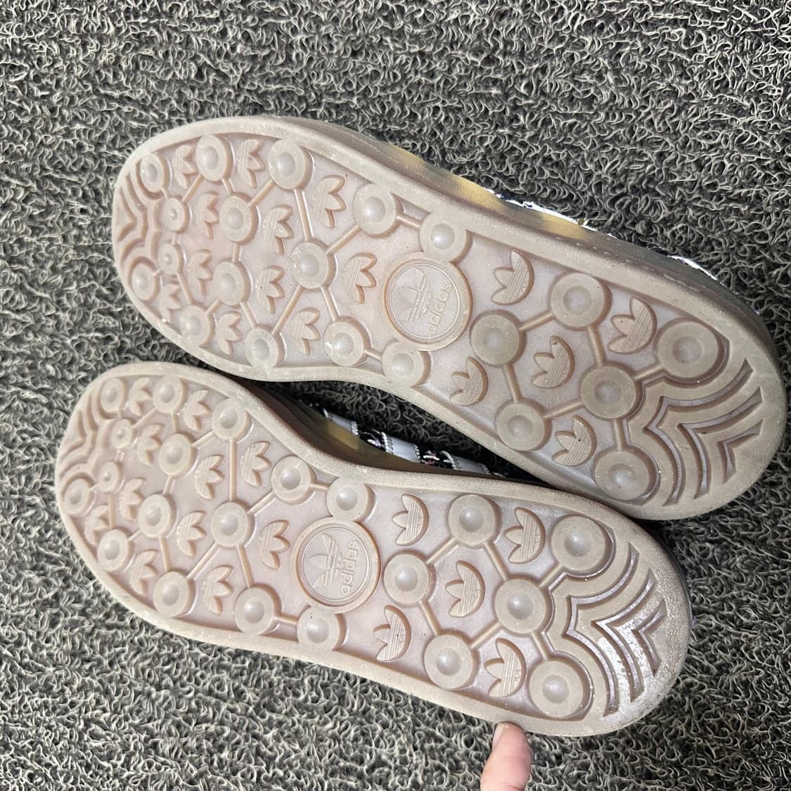 아디다스 여성 가젤 트위드 스니커즈 블랙 235 상품이미지4