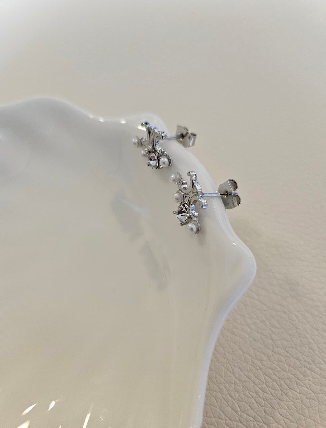 셀린느 업사이클링 트리옹프 큐빅 진주 실버 귀걸이 상품이미지2