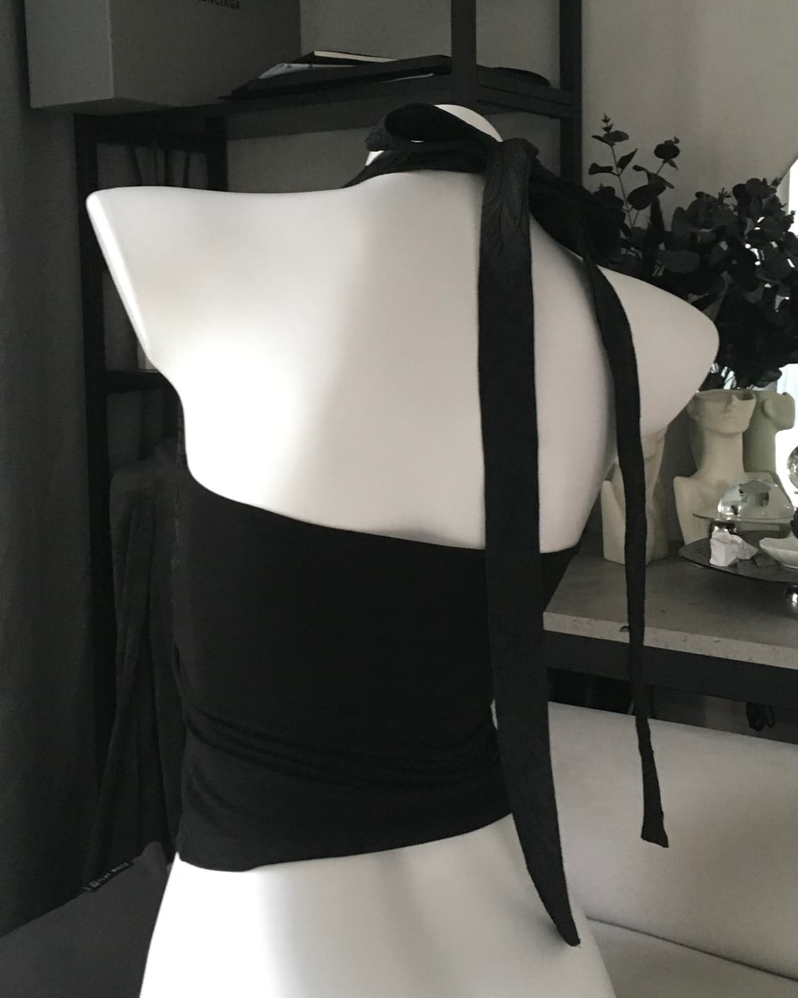 ༒ BLACK FLOWER HALTER TOP 상품이미지3