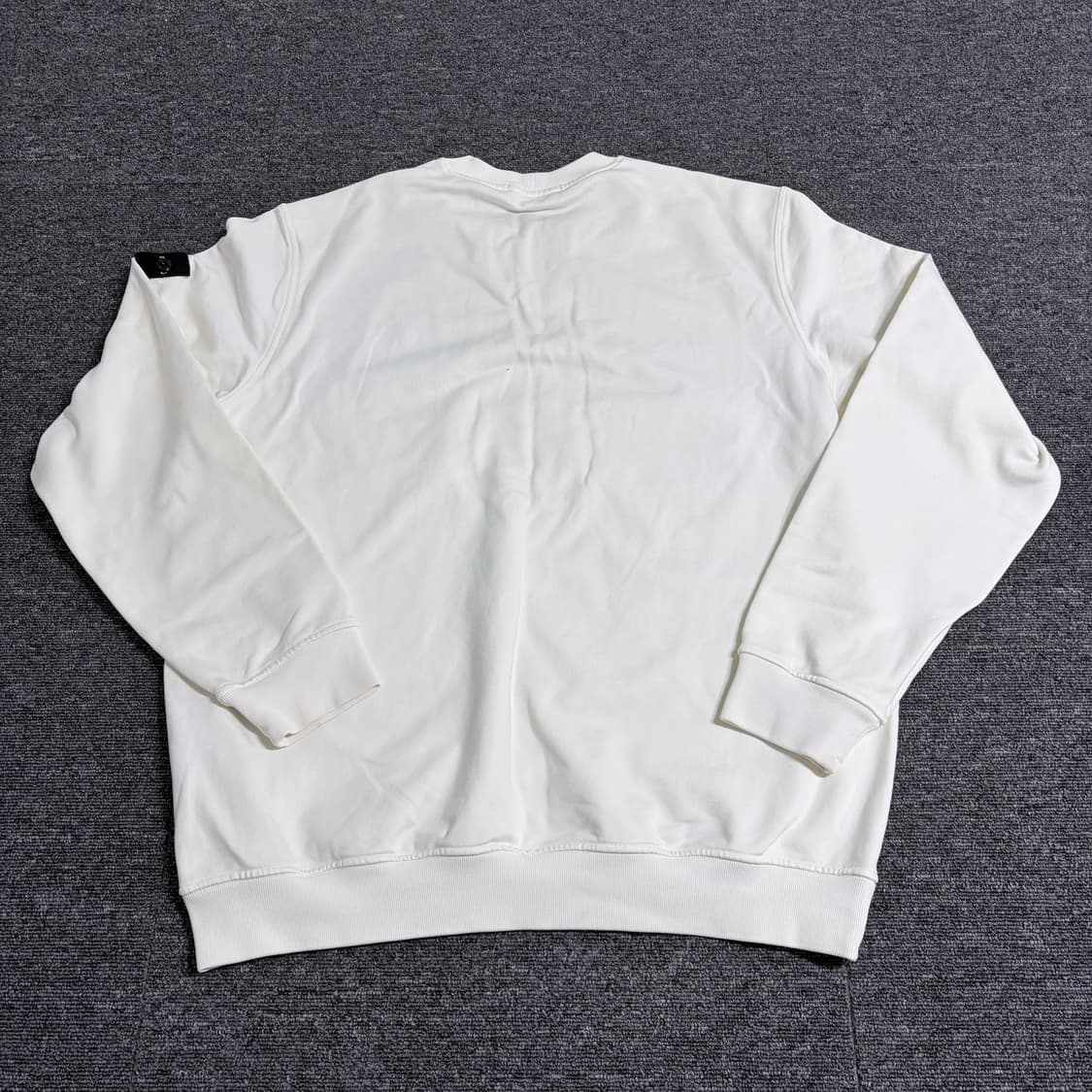 스톤아일랜드 와펜 패치 맨투맨 상품이미지9