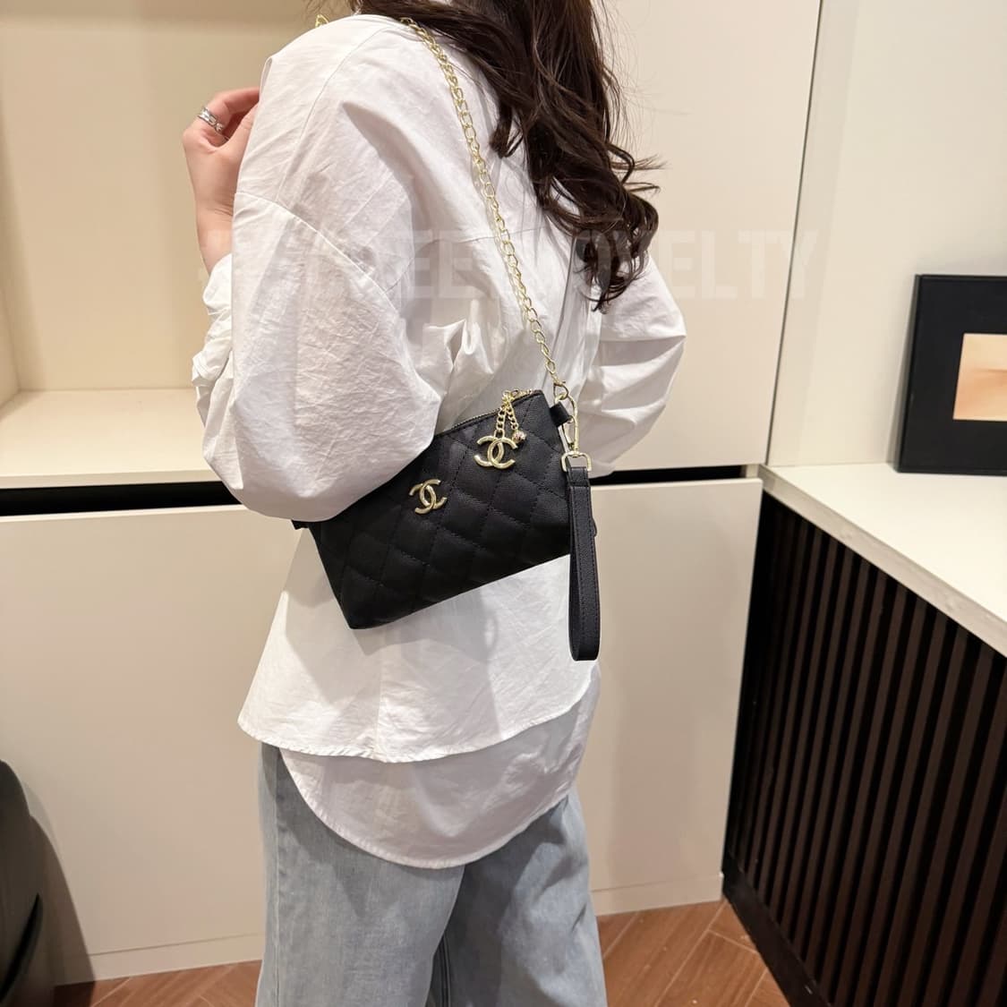 샤넬뷰티 캐비어 미니 체인 클러치 백 블랙 풀박스 상품이미지1