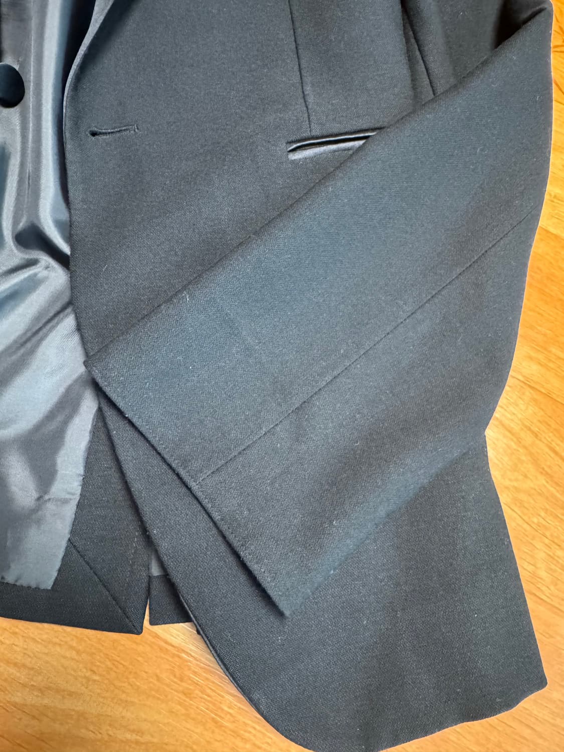 국내양복점제작 블랙 노치드 라펠 턱시도 수트 상품이미지3