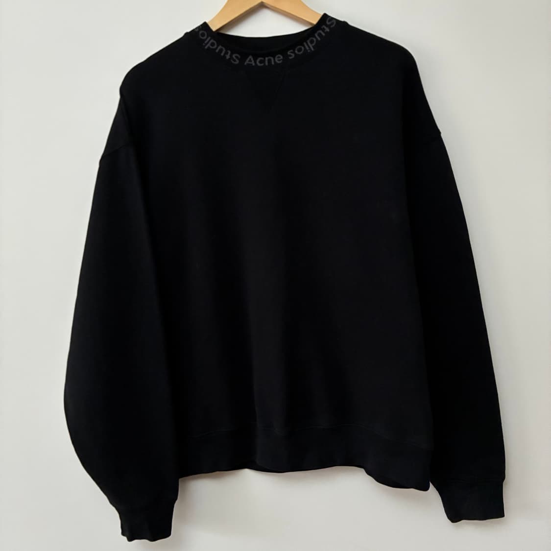 아크네 스튜디오 맨투맨 상품이미지1