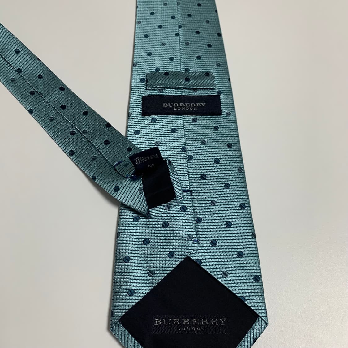 버버리(BURBERRY) 도트넥타이 명품 100실크 A+등급 9.4cm 상품이미지7