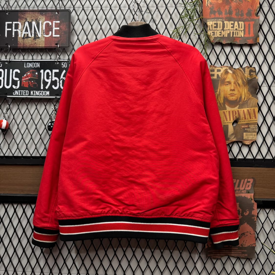 널디 리버시블 봄버 바시티자켓 후면 프린팅 포인트 레드 블랙 상품이미지4