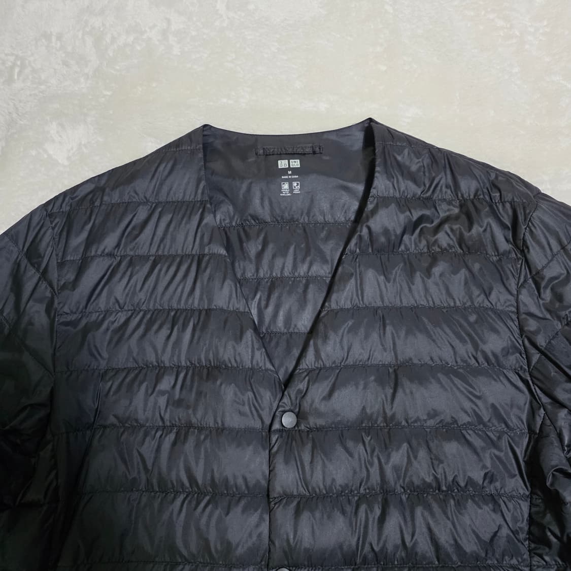 (M)유니클로 브이넥 경량 다운 패딩 상품이미지2