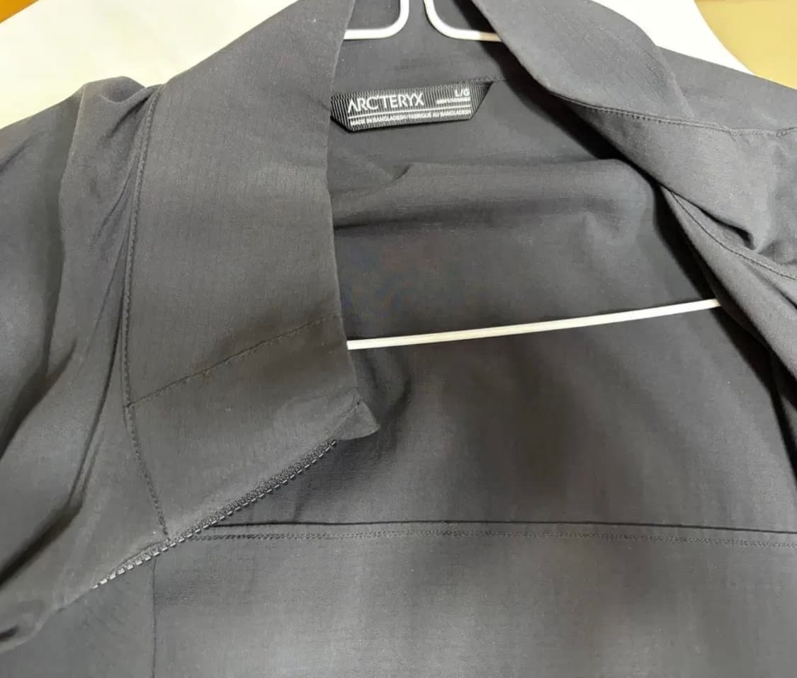 아크테릭스 스쿼미시 자켓 L 사이즈  상태 9.5/10  사진찍고 절대  상품이미지3