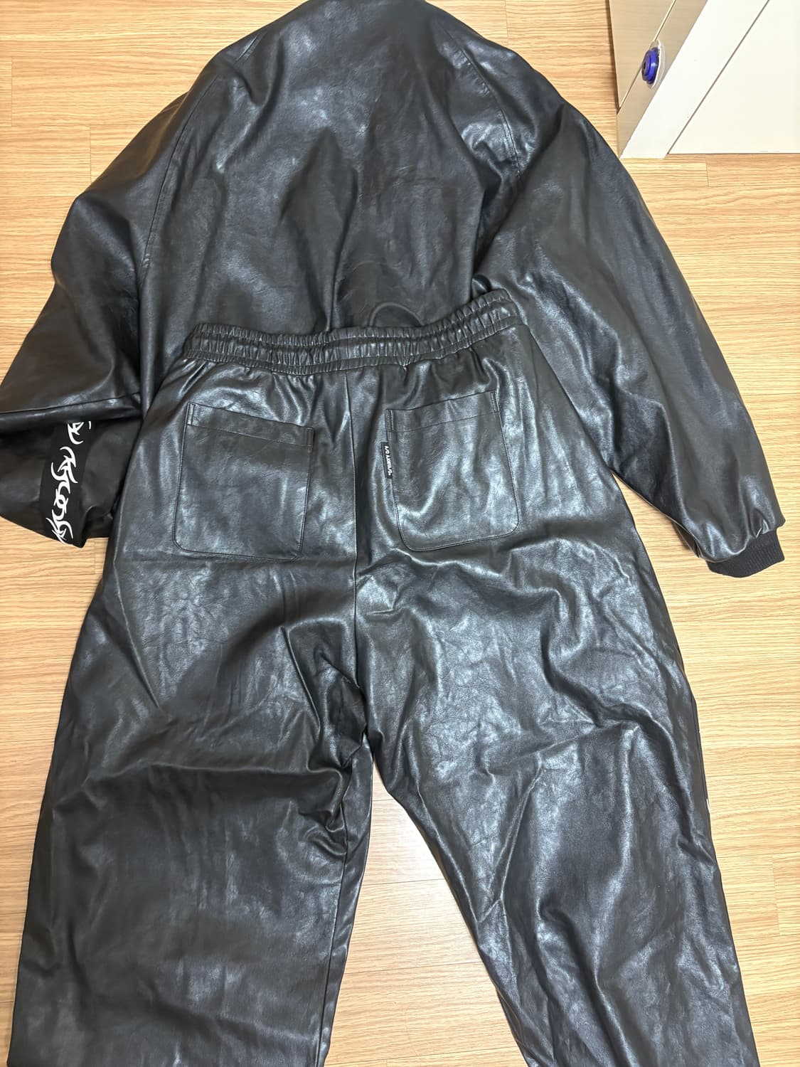 아조바이아조 레더 트랙 셋업 판매합니다 상품이미지3