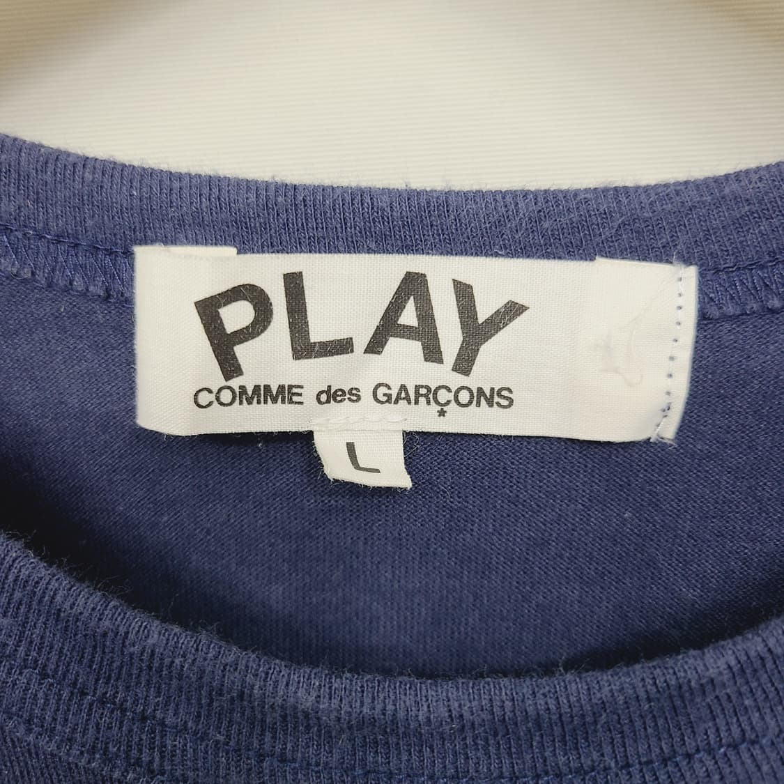 정품 꼼데가르송 플레이 쓰리 하트 로고 반팔 티셔츠 네이비 (L) 상품이미지6