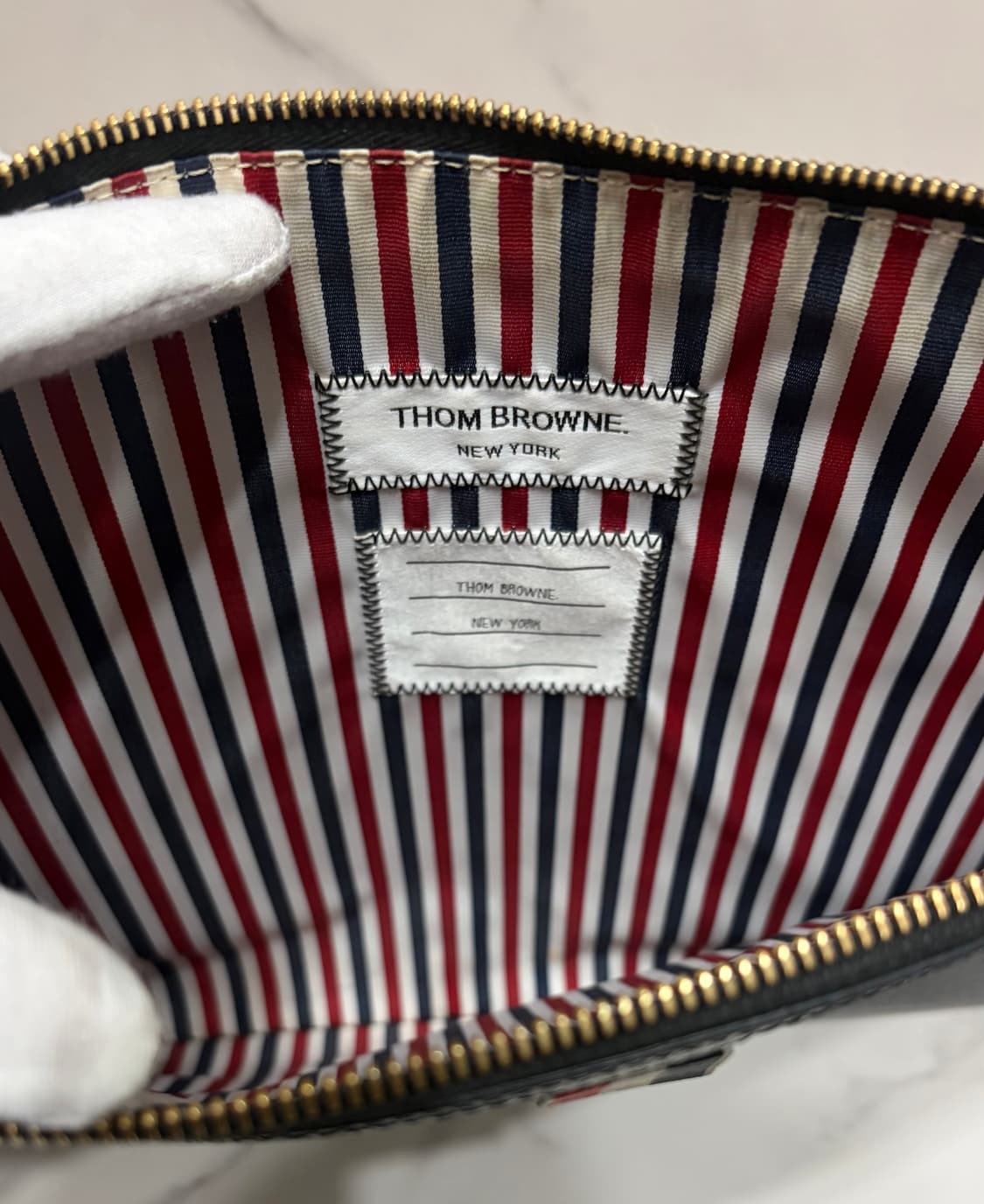 [정품] 톰브라운 도큐먼트 클라치 L사이즈 번개케어 상품이미지3