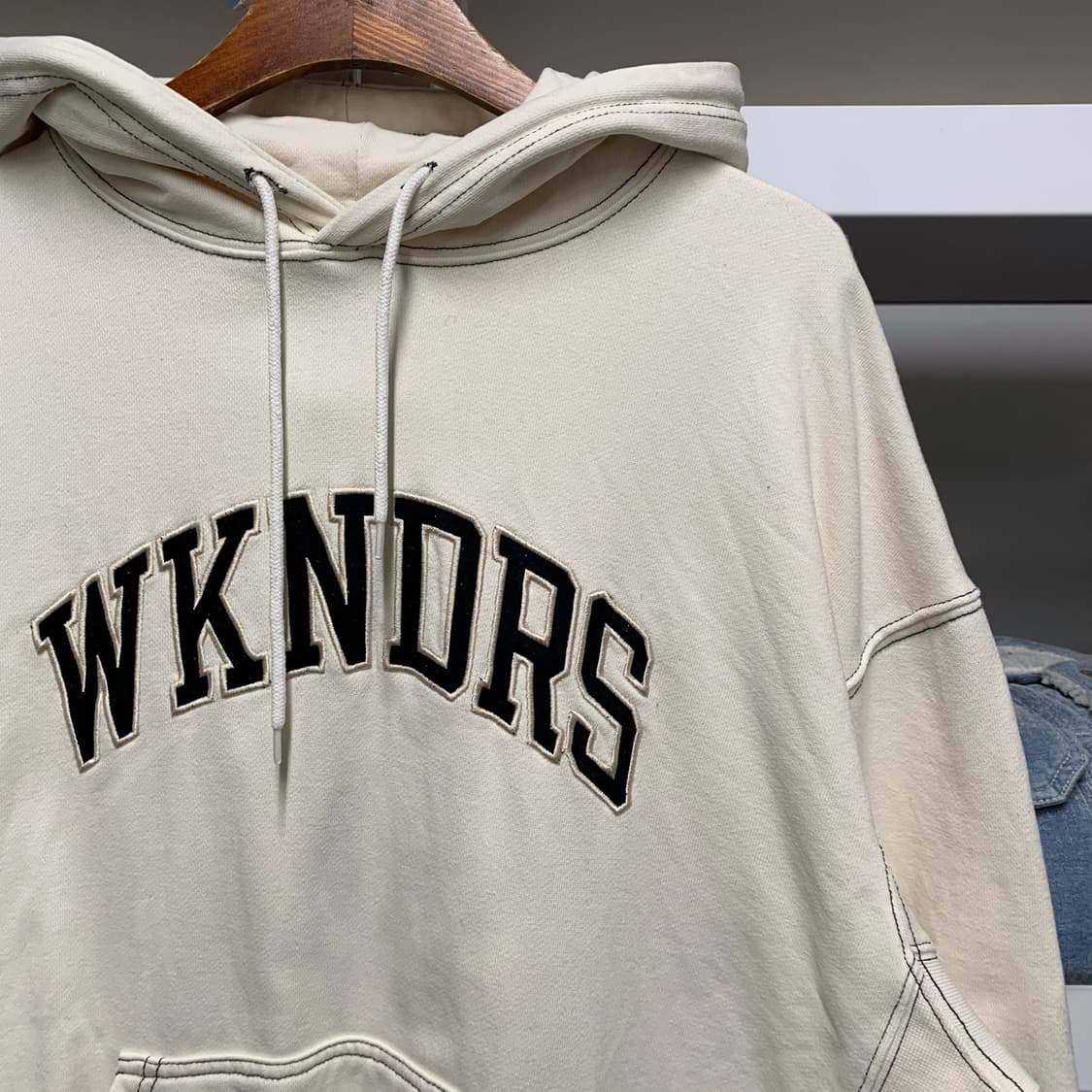 [L] 위켄더스 스티치 스펠아웃 후디 상품이미지1