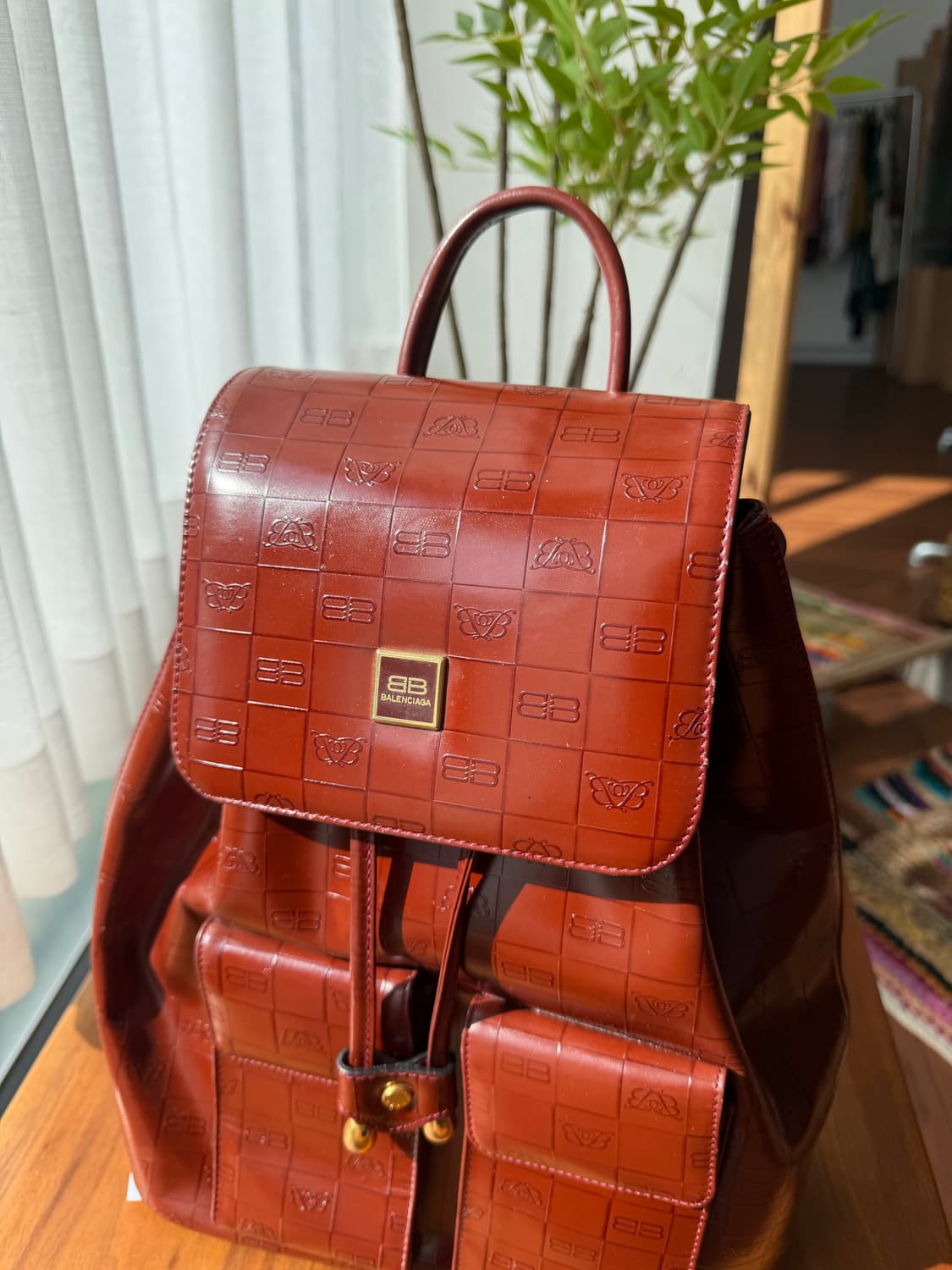 발렌시아가 빈티지 임보스트 레더 백팩 상품이미지5