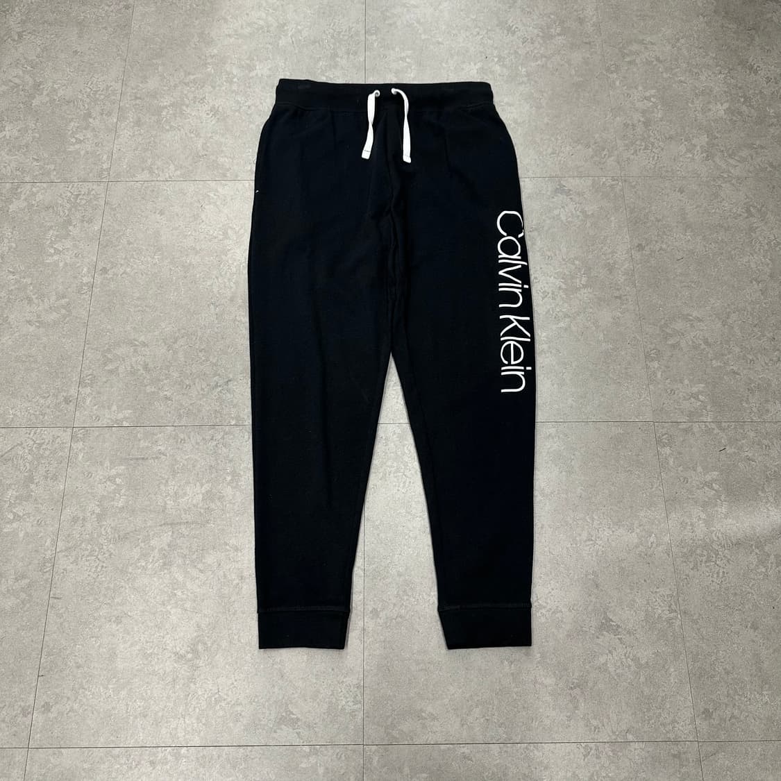 95 캘빈클라인 남자 레터링 조거팬츠 상품이미지2