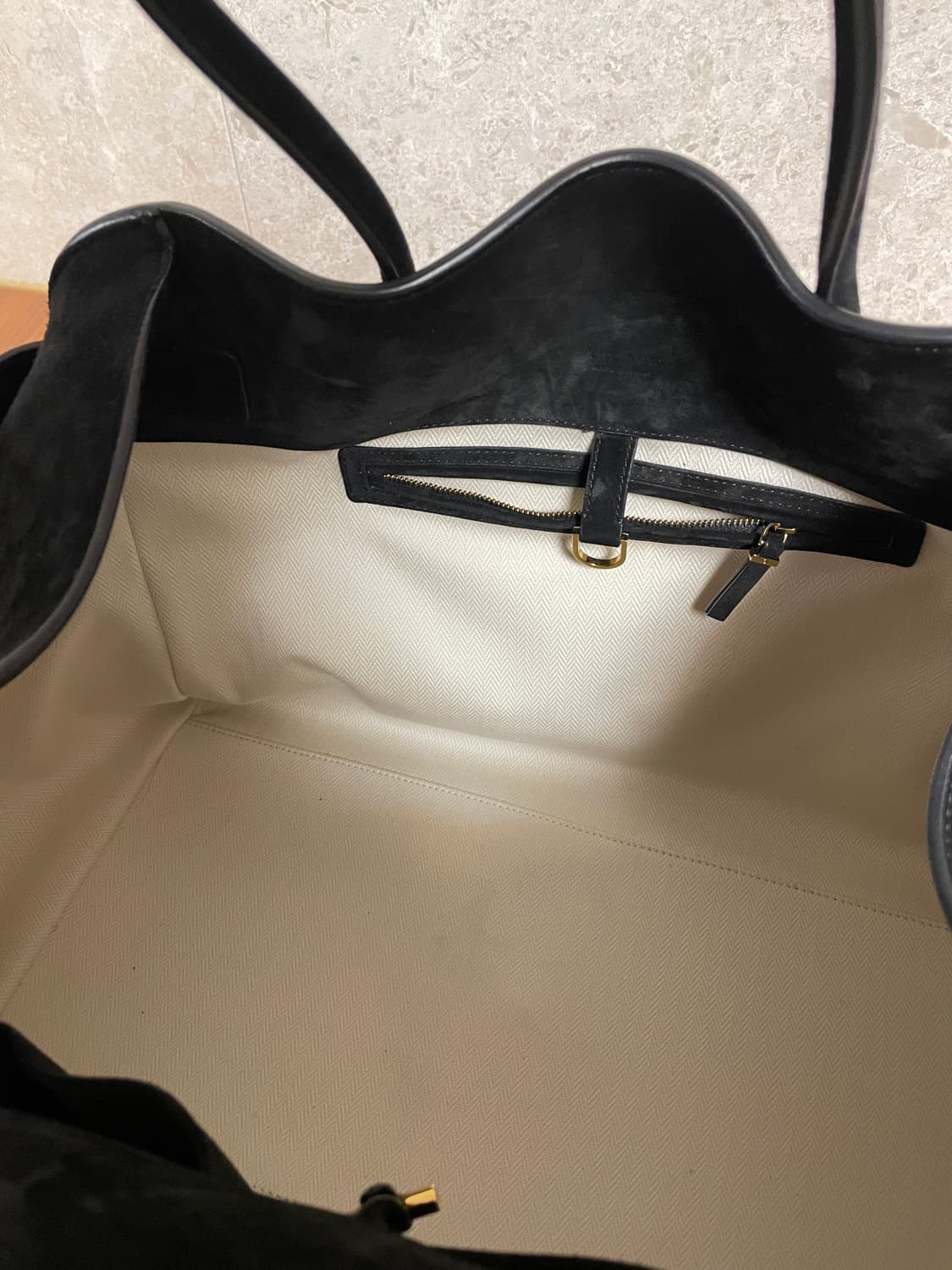 더로우 마고백 17 블랙 스웨이드 상품이미지5