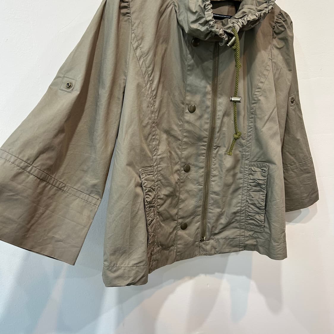 카키 셔링 하프 자켓 상품이미지6