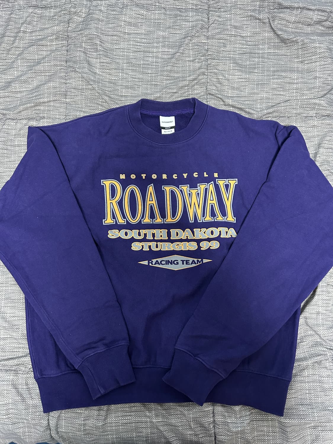 아웃스탠딩 스웻셔츠 상품이미지1