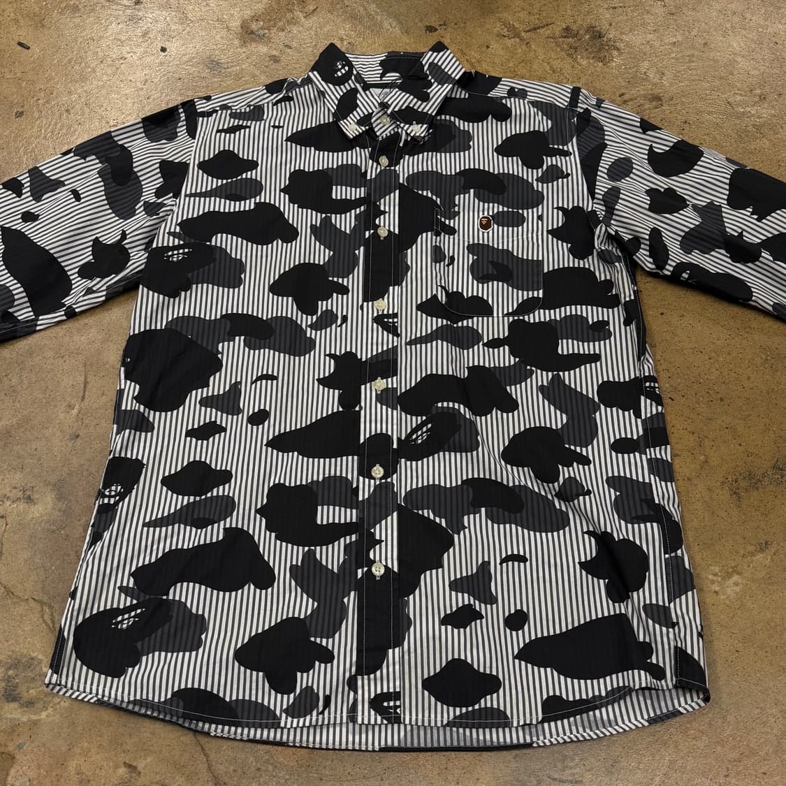 베이프 카모 흰검 지브라 스몰로고 셔츠 상품이미지3