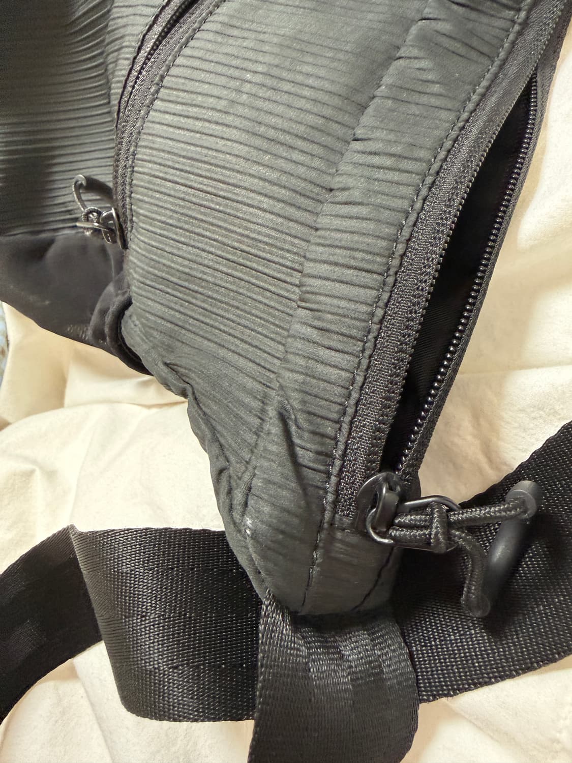 미스치프 크로스백 상품이미지4