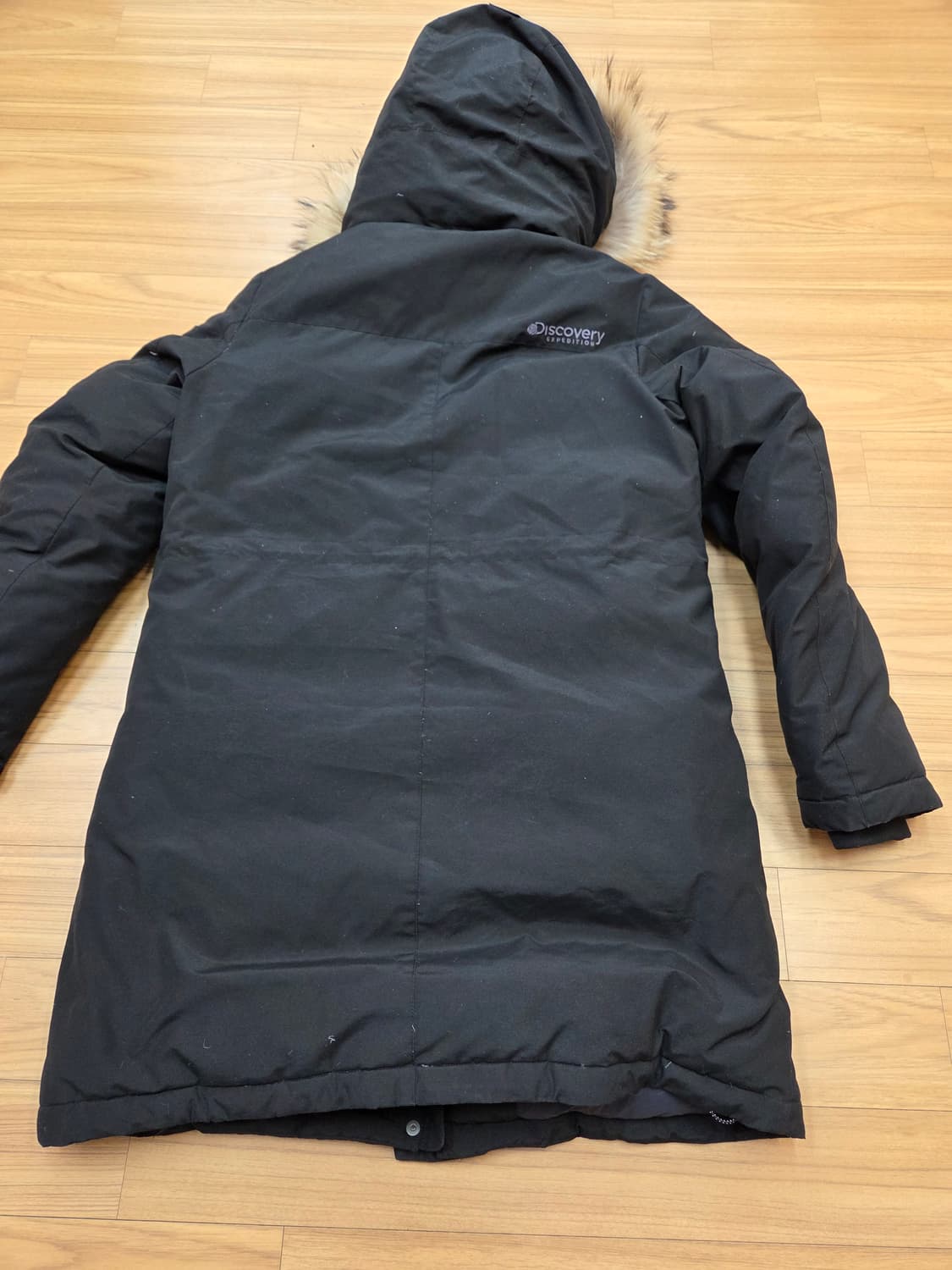 디스커버리 익스페디션 롱패딩 블랙 색상 95사이즈입니다. 풍성한 퍼가 달 상품이미지3