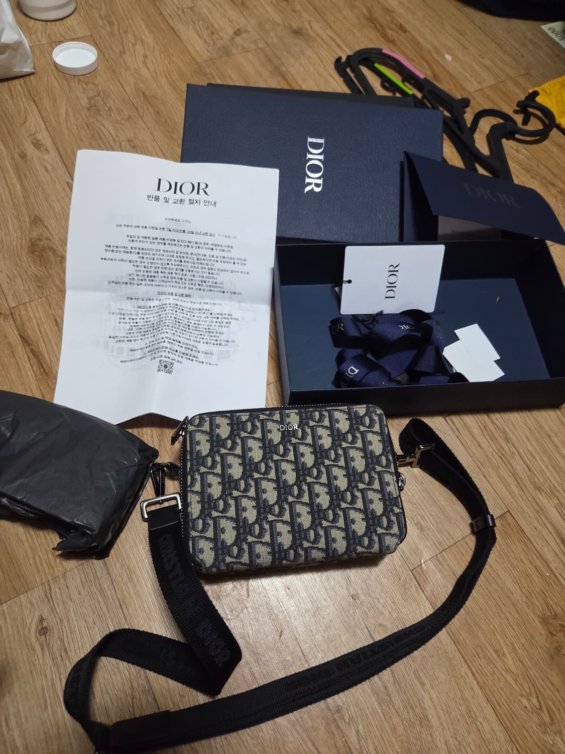 디올 스트랩 파우치 상품이미지1