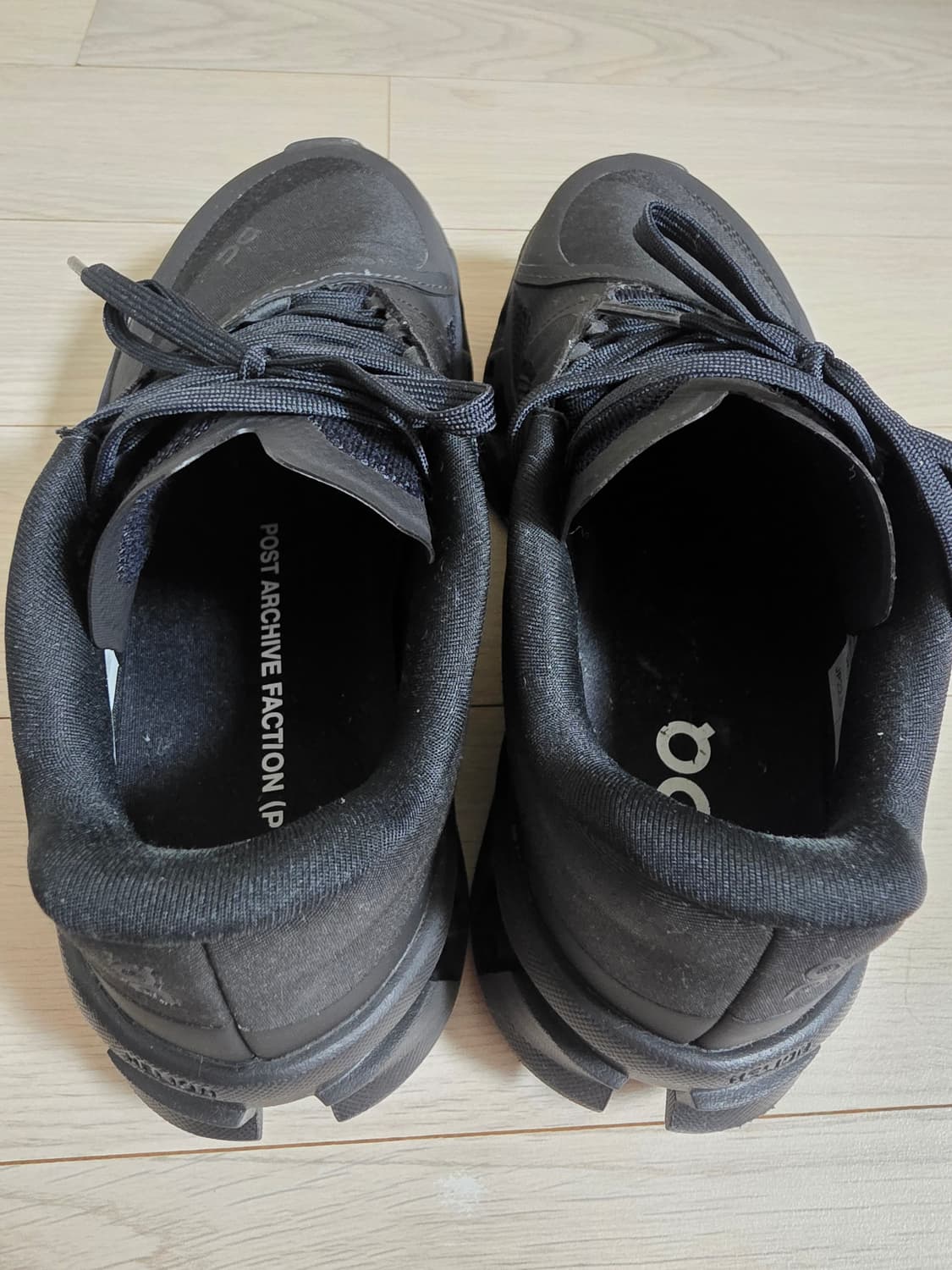 [W225]<거의새상품> 온러닝xPAF파프 클라우드몬스터2 블랙마그넷 상품이미지6