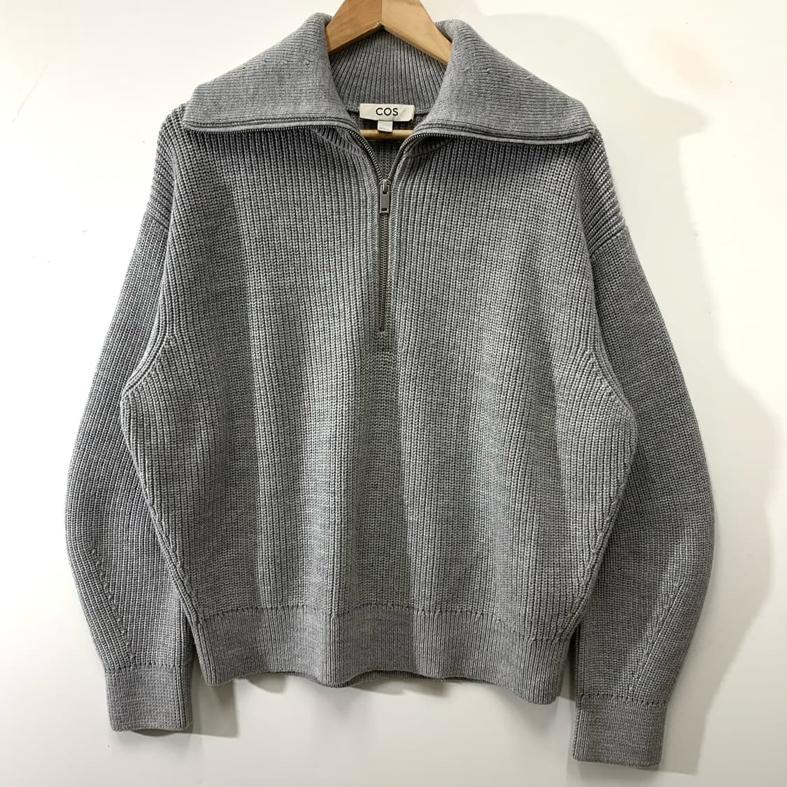 코스 반집업 니트 상품이미지1