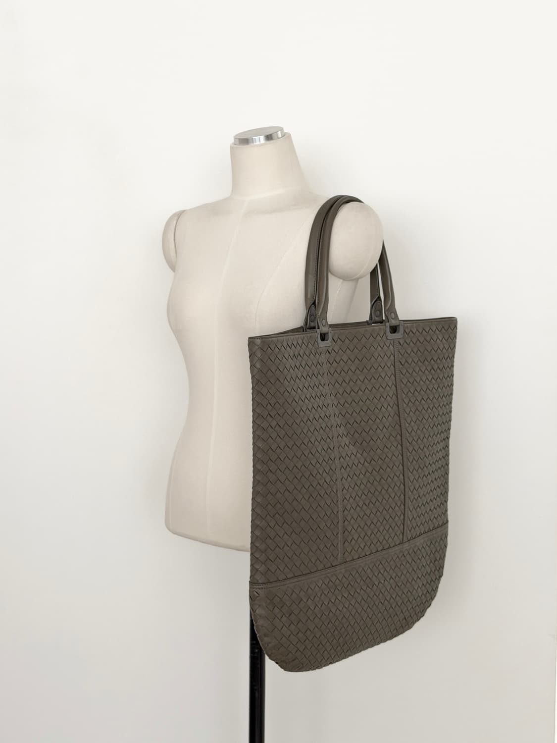 보테가베네타 인트레치아토 나파 라지 플랫 토트백 상품이미지3