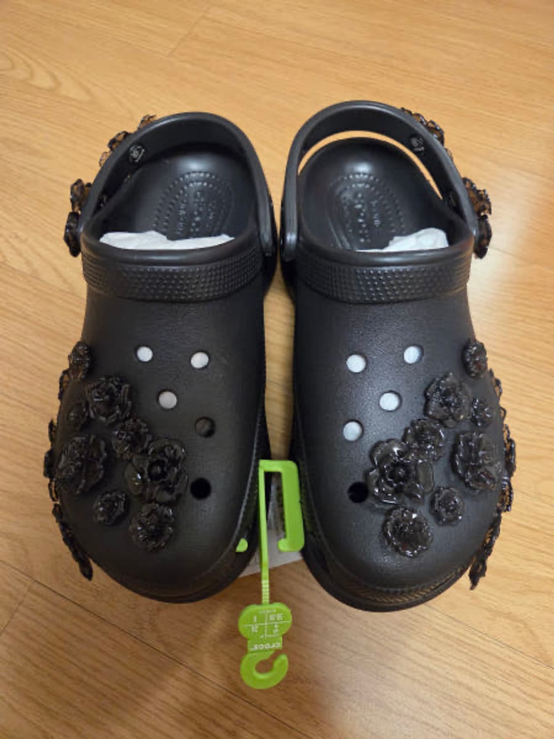 크록스 베 트랜스루센트 플로럴 클로그 블랙 213120-001 상품이미지4